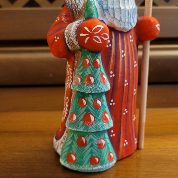 Tyche Art Studio Ukrainian Hand Carved Wooden Santa Tiny Flaw - Picture 5 of 8